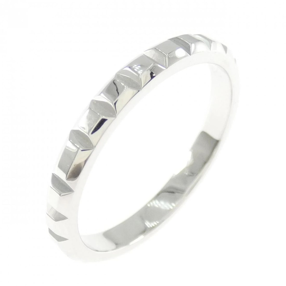 BOUCHERON CLOU PARIS MEDIUM RING: Boucheron Clou Paris Medium Ring Brand: Boucheron Type: Ring Material: 750 White Gold Color: White Gold Size: 8.5 (US size) Accessories: None Accessories Notice: When purchasing pre-owned