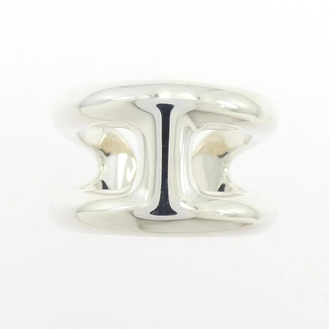 HERMES OSMOSE SMALL RING: HERMES Osmose Small Ring Brand: HERMES Type: Ring Material: 925 Silver Color: Silver Size: 6.5 (US size) Accessories: None Accessories Notice: When purchasing pre-owned goods, please refer to