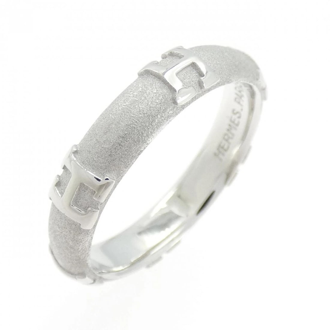 HERMES FIDERITE RING: Hermes Fiderite Ring Brand: HERMES Type: Ring Material: 750 White Gold Color: White Gold Size: 9.5 (US size) Accessories: None Accessories Notice: When purchasing pre-owned goods, please