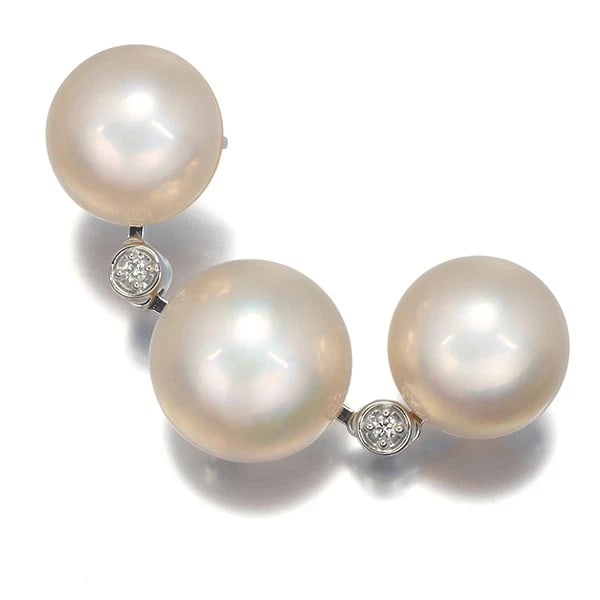 TASAKI PENDANT MABE: TASAKI Pendant Mabe Brand: TASAKI Type: Pendant Material: 18K / 750 / White Gold Color: White Gold Size: Pendant total length: 50.8mm Accessories: None Accessories Notice: When purchasing