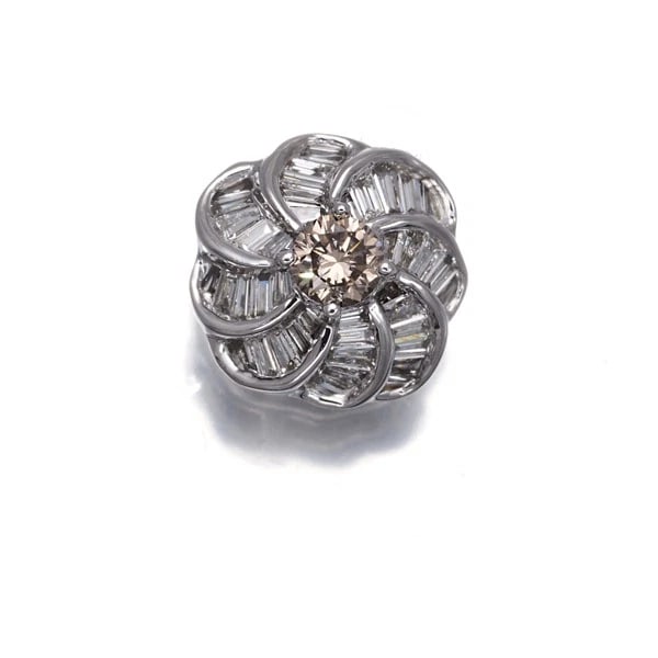 CLEAR&BROWN FLOWER PENDANT: Clear&Brown Flower Pendant Brand: Unbranded Type: Pendant Material: 18K / 750 / White Gold Main Stone Natural Color: White Gold Size: Design size: 10.3 x 10.0mm Accessories: None Accessories