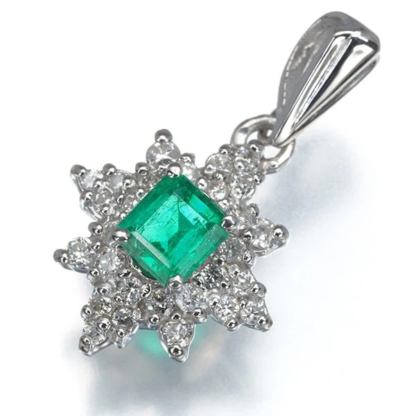 EMERALD DIAMOND FLOWER CLASSIC PENDANT: Emerald Diamond Flower Classic Pendant Brand: Unbranded Type: Pendant Material: 900 / Platinum Color: Platinum Size: Design size: 12.0 x 11.3mm Accessories: None Accessories Notice: When