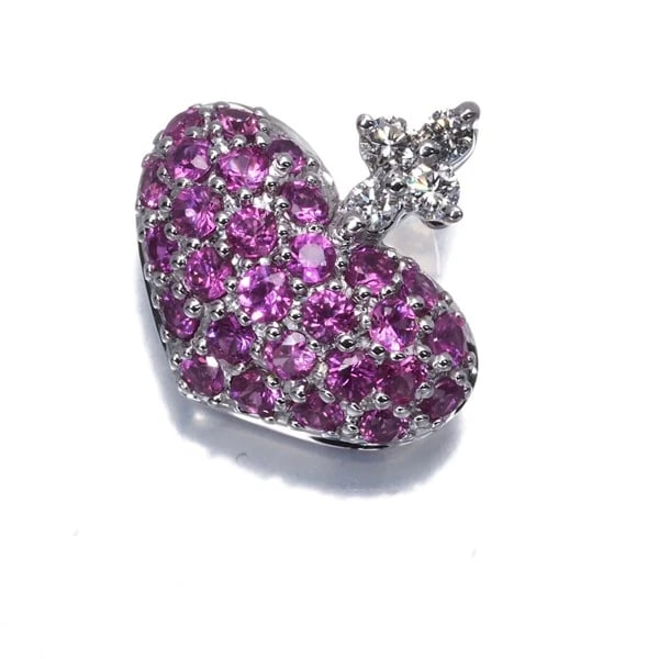 KASAHARA MASUMI PENDANT RUBY: KASAHARA MASUMI Pendant Ruby Brand: KASAHARA MASUMI Type: Pendant Material: 18K / 750 / White Gold Color: White Gold Size: Design size: 12.5 x 12.5mm Accessories: None Accessories Notice: