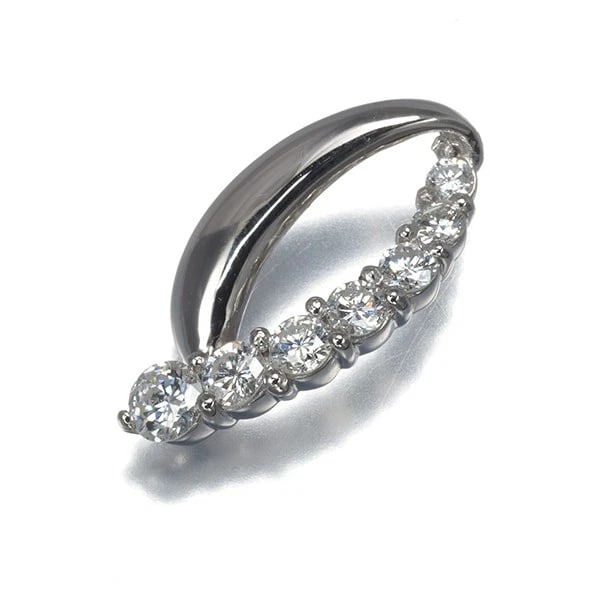 DIAMOND PENDANT 900 PLATINUM: Diamond Pendant 900 Platinum Brand: Unbranded Type: Pendant Material: 900 / Platinum Main Stone Natural Color: Platinum Size: Design size: 19.2 x 9.7mm Accessories: None Accessories Notice: