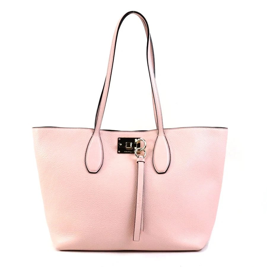 SALVATORE FERRAGAMO GANCINI TOTE SHOULDER BAG PINK LEATHER: Salvatore Ferragamo Gancini Tote Shoulder Bag Pink Leather Brand: Salvatore Ferragamo Type: Shoulder Bag Material: Leather Color: Pink Size: Size [inch] W:11.8inx H:10.2inx D:4.9in Handle Length:2