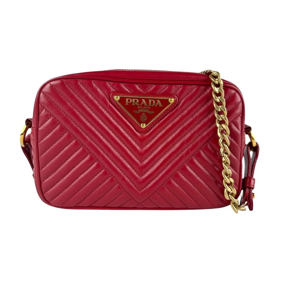 PRADA CHAIN SHOULDER BAG RED/GOLD LEATHER/METAL: PRADA Chain Shoulder Bag Red/Gold Leather/Metal Brand: PRADA Type: Shoulder Bag Material: Leather Color: Red Size: Size [inch] W:7.5inx H:4.7inx D:2.8in Shoulder Length: 52.0in Accessories: None