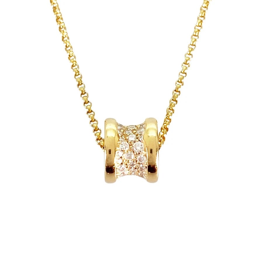 BVLGARI B.ZERO1 MINI YELLOW GOLD DIAMOND NECKLACE: BVLGARI B.zero1 mini Yellow gold diamond Necklace Brand: BVLGARI Type: Necklace Material: 18K Yellow Gold diamond Main Stone Natural Color: Gold Size: 9.1mm×7.3mm Necklace full length:45cm 