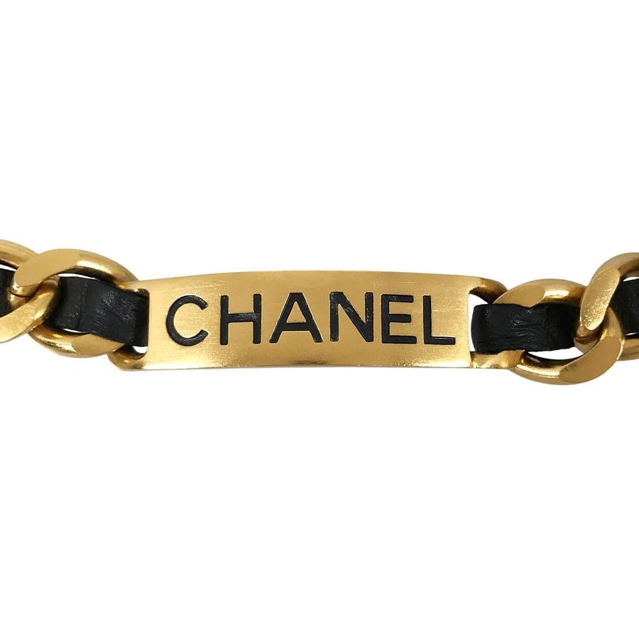 CHANEL GOLD PLATED CHOKER: CHANEL Gold plated Choker Brand: CHANEL Type: Choker Material: Gold Plated Leather Color: Gold Size: 13.5mm×65.7mm full length:46cm Accessories: None Accessories Notice: When purchasing pr