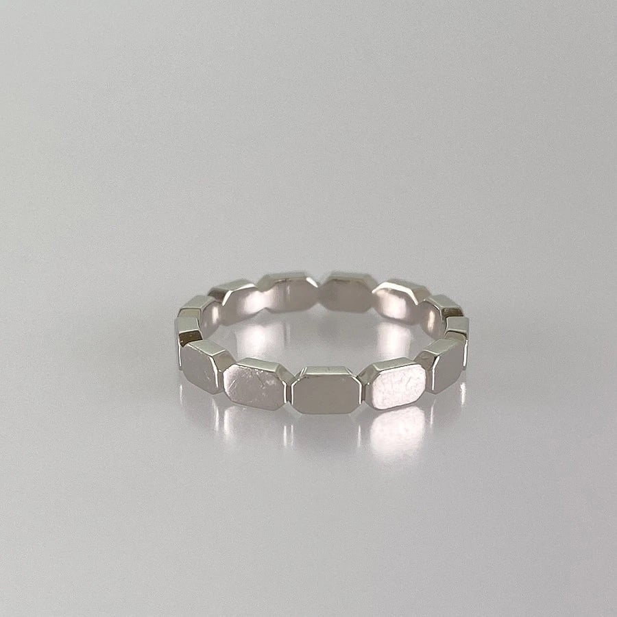 CHANEL PREMIERE PROMES PLATINUM DIAMOND RING: CHANEL Premiere Promes Platinum diamond Ring Brand: CHANEL Type: Ring Material: Platinum 950 diamond Main Stone Natural Color: Silver Size: US:3.5-4 Accessories: None Accessories Notice: W