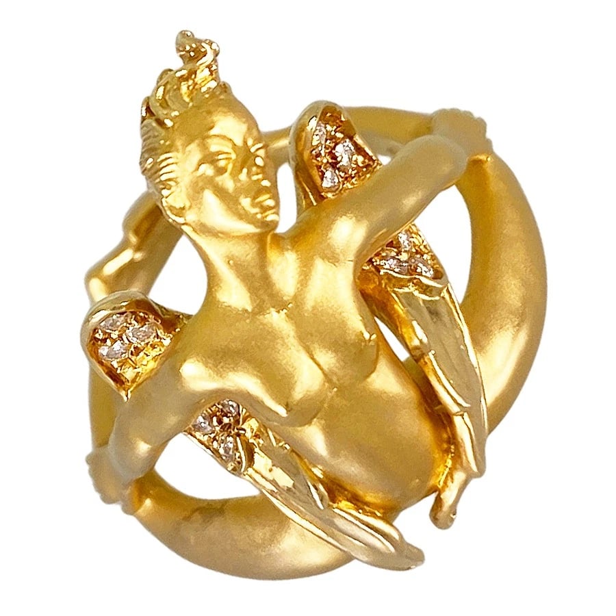 CARRERA Y CARRERA YELLOW GOLD DIAMOND RING: Carrera y Carrera Yellow gold diamond Ring Brand: Carrera y Carrera Type: Ring Material: 18K Yellow Gold diamond Main Stone Natural Color: Gold Size: US:5.5 Size Accessories: None Accessor