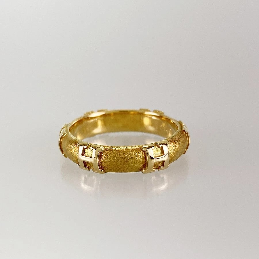 HERMES FIDELITE YELLOW GOLD RING: HERMES Fidelite Yellow gold Ring Brand: HERMES Type: Ring Material: 18K Yellow Gold Color: Gold Size: US:6-6.5 Accessories: None Accessories Notice: When purchasing pre-owned goods, please