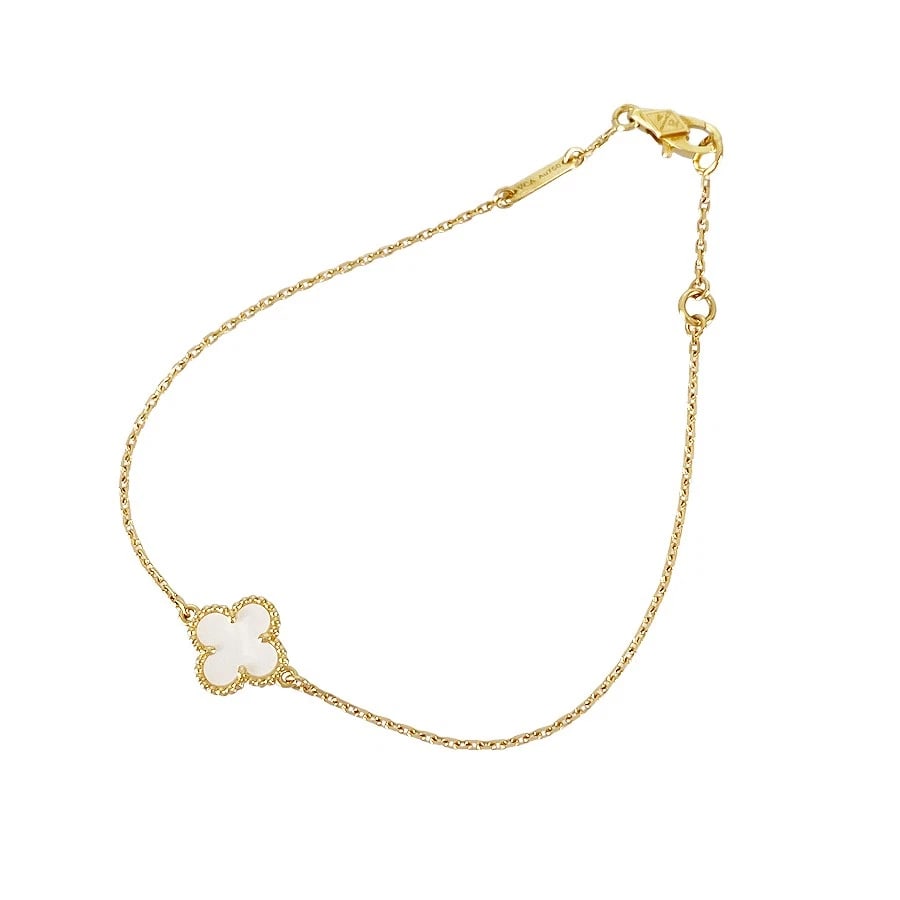 VAN CLEEF & ARPELS SWEET ALHAMBRA YELLOW GOLD SHELL BRACELET: Van Cleef & Arpels Sweet Alhambra Yellow gold shell Bracelet Brand: Van Cleef & Arpels Type: Bracelet Material: 18K Yellow Gold Color: Gold Size: 9.0mm×9.0mm Wrist 17cm Accessories: None A