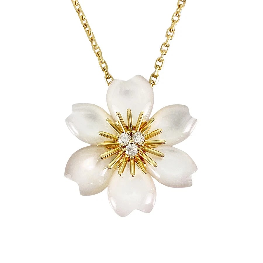 VAN CLEEF & ARPELS ROSE DE NOEL MINI MODEL YELLOW GOLD DIAMOND NE...: Van Cleef & Arpels Rose de Noel Mini Model Yellow gold diamond Ne... Brand: Van Cleef & Arpels Type: Necklace Material: Metal Color: Gold Size: 21.6mm×15.5mm Necklace full length:42cm 