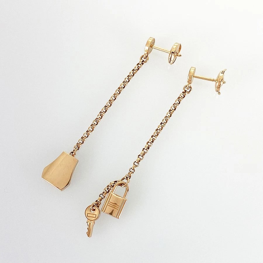 HERMES KELLY CLOCHETTE ROSE GOLD EARRING: HERMES Kelly Clochette Rose gold Earring Brand: HERMES Type: Earring Material: 18K Rose Gold Color: Rose Gold Size: motif:11.0mm×6.0mm Clochette motif:10.8mm×9.3mm earring total length:5.0cm-5.5