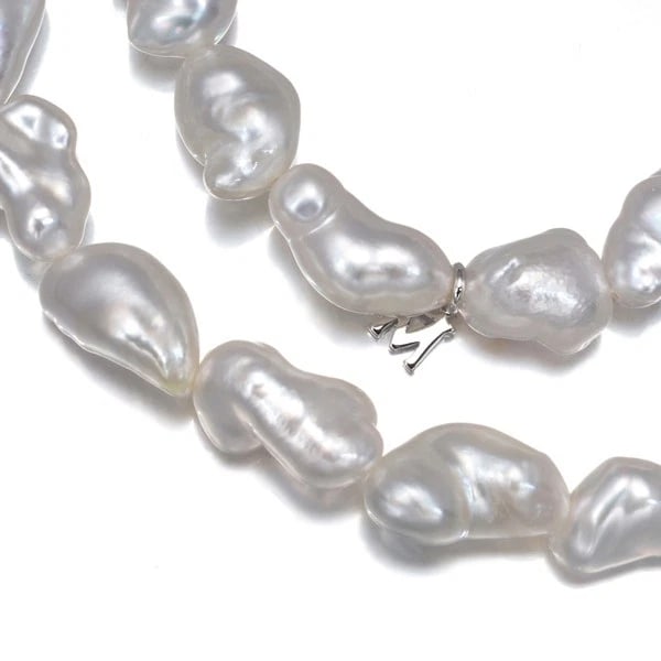 MIKIMOTO NECKLACE SOUTH SEA PEARL: Mikimoto Necklace South Sea Pearl Brand: MIKIMOTO Type: Necklace Material: 18K / 750 / White Gold Main Stone South Sea Pearl Color: White Gold Size: length: 40cm [Stone] South Sea Pearl:7.5 - 12.0