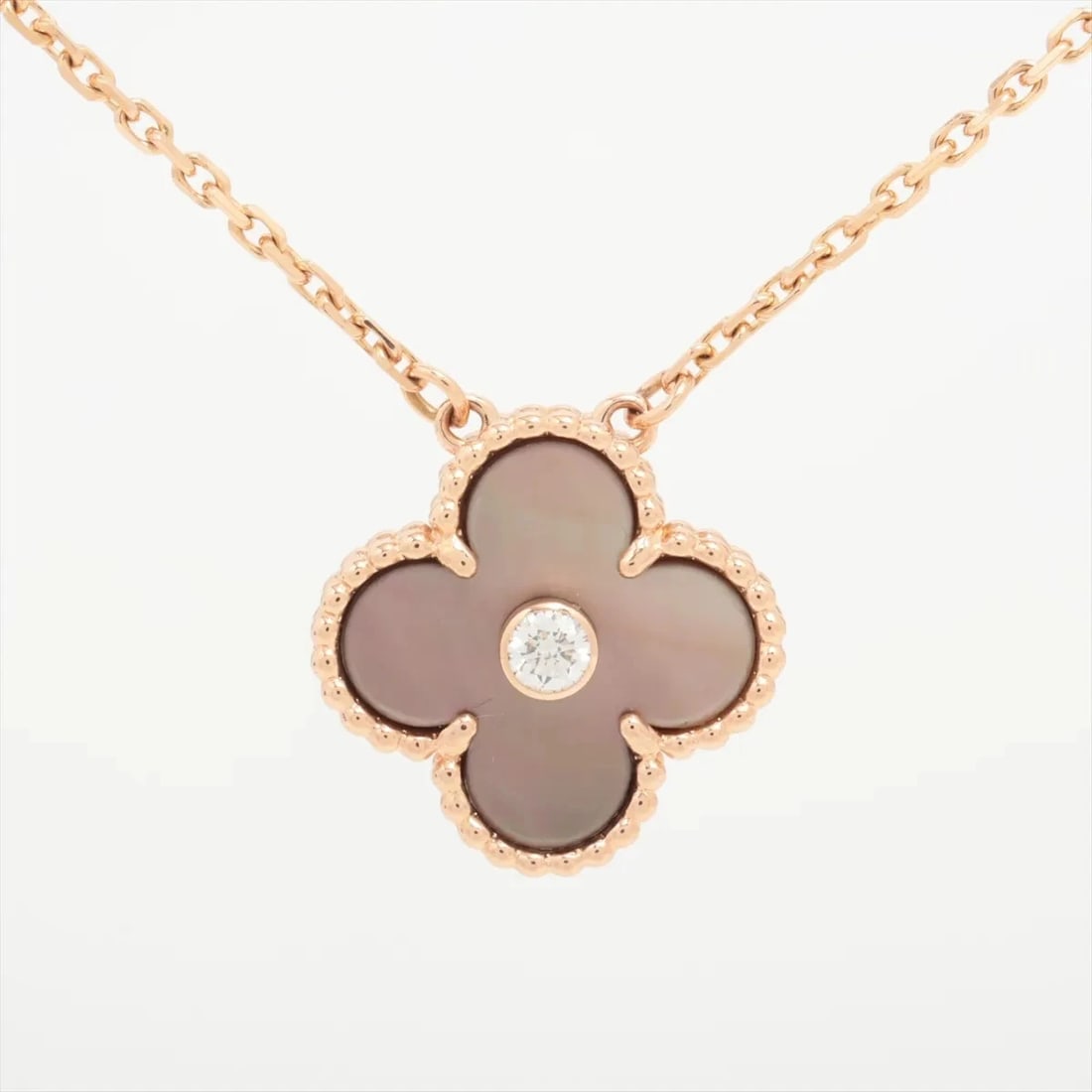 VAN CLEEF & ARPELS VINTAGE ALHAMBRA GRAY DIAMOND NECKLACE 750(PG): Van Cleef & Arpels Vintage Alhambra Gray diamond Necklace 750(PG) Brand: Van Cleef & Arpels Type: Necklace Material: none Color: 750(PG) Size: Chain length:47 Accessories: None Accessories