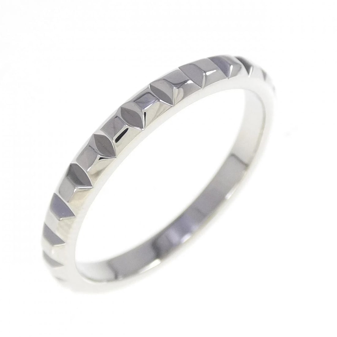 BOUCHERON CLOU PARIS MEDIUM RING: Boucheron Clou Paris Medium Ring Brand: Boucheron Type: Ring Material: Platinum 950 Color: Platinum Size: 9-9.5 (US size) Accessories: None Accessories Notice: When purchasing pre-owned