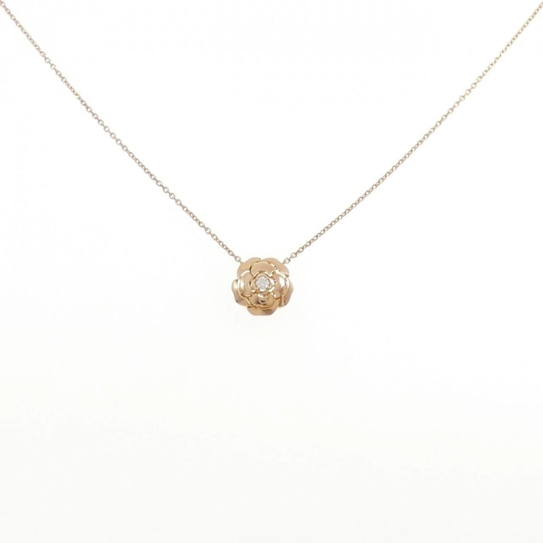 CHANEL CAMELLIA NECKLACE: Chanel Camellia Necklace Brand: CHANEL Type: Necklace Material: 750 Yellow Gold Main Stone Natural Color: Yellow Gold Size: 34-42cm Accessories: None Accessories Notice: When purchasing