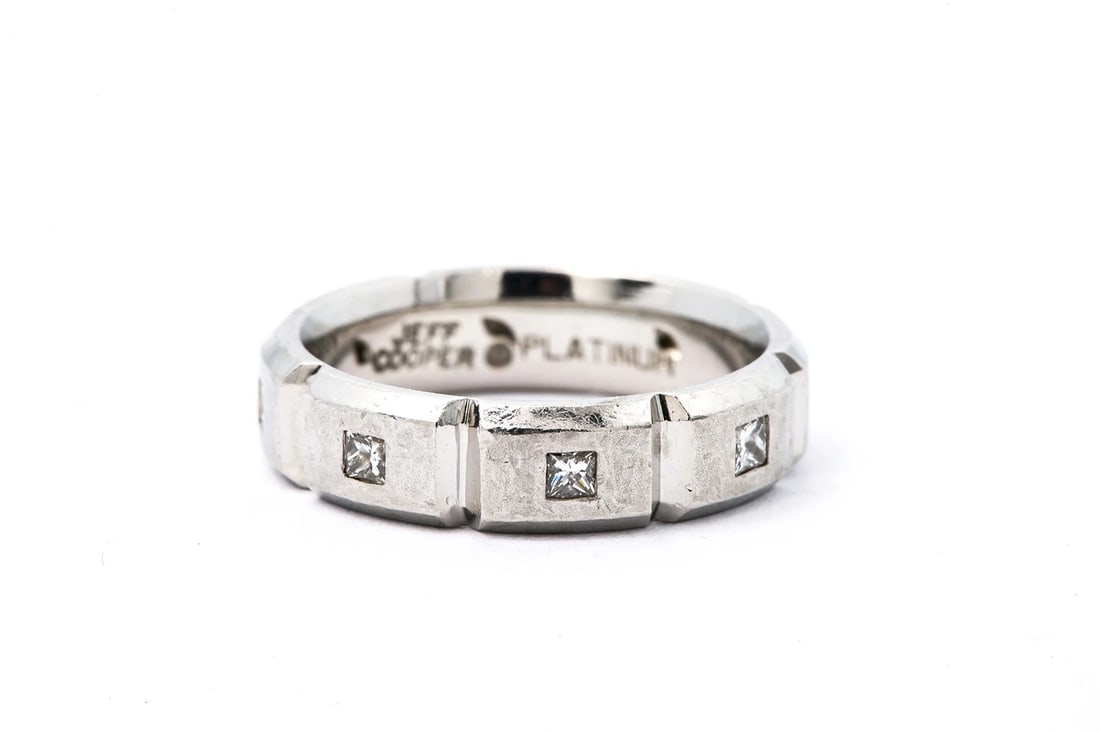 JEFF COOPER SATIN BEVELED GEOMETRIC PRINCESS DIAMOND ETERNITY RING: Jeff Cooper Satin Beveled Geometric Princess Diamond Eternity Ring Brand: Jeff Cooper Type: Ring Material: White Main Stone Natural Color: Platinum 950 Size: 4 US Accessories: None