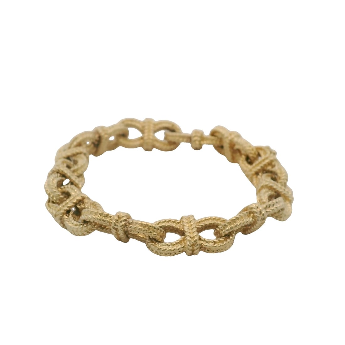 VINTAGE PETER LINDEMAN 14KT YELLOW GOLD BRAID BRACELET: Vintage Peter Lindeman 14kt Yellow Gold Braid Bracelet Brand: Peter Lindeman Type: Bracelet Material: Yellow Color: Yellow Gold 14k Size: Length - 7.5" Width - 9.8mm Accessories: None Acce