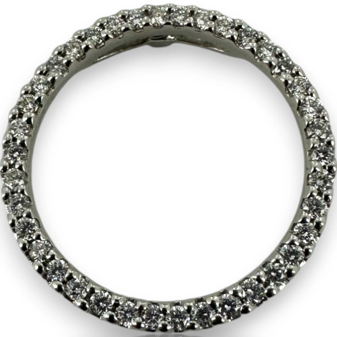 ROBERTO COIN 18KT WHITE GOLD DIAMOND CIRCLE NECKLACE PENDANT: Roberto Coin 18kt White Gold Diamond Circle Necklace Pendant Brand: Roberto Coin Type: Pendant Material: White Main Stone Natural Color: White Gold 18k Size: Length x Width of Pendant - 0.80"