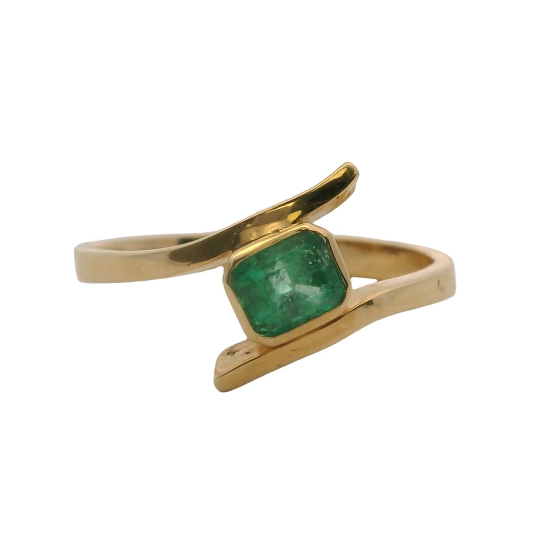 RECTANGLE EMERALD SOLITAIRE WITH 18KT YELLOW GOLD RING: Rectangle Emerald Solitaire with 18kt Yellow Gold Ring Brand: Unbranded Type: Ring Material: Yellow Color: Yellow Gold 18k Size: 8 US Accessories: None Accessories Notice: When purchasing
