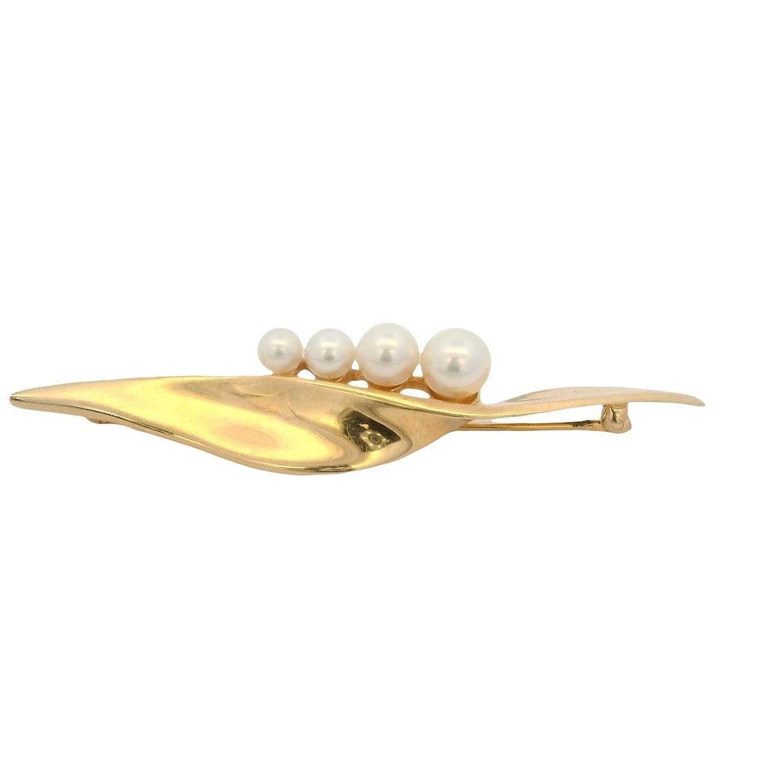 VINTAGE MID-CENTURY HONORA CULTURED PEARL RIBBON BAR PIN BROOCH: Vintage Mid-Century Honora Cultured Pearl Ribbon Bar Pin Brooch Brand: Honora Type: Brooch Material: Yellow Color: Yellow Gold 14k Size: Length - 2.3" Width - 12.7mm Accessories: None