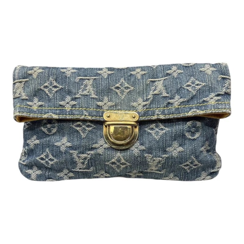 LOUIS VUITTON POCHETTE PLAT MONOGRAM DENIM LEATHER CLUTCH BAG HANDBAG: LOUIS VUITTON Pochette Plat Monogram Denim Leather Clutch Bag Handbag Brand: LOUIS VUITTON Type: Handbag Material: Exterior MaterialMonogram denim/leather Color: Exterior Color Blue/Yellow Size: D