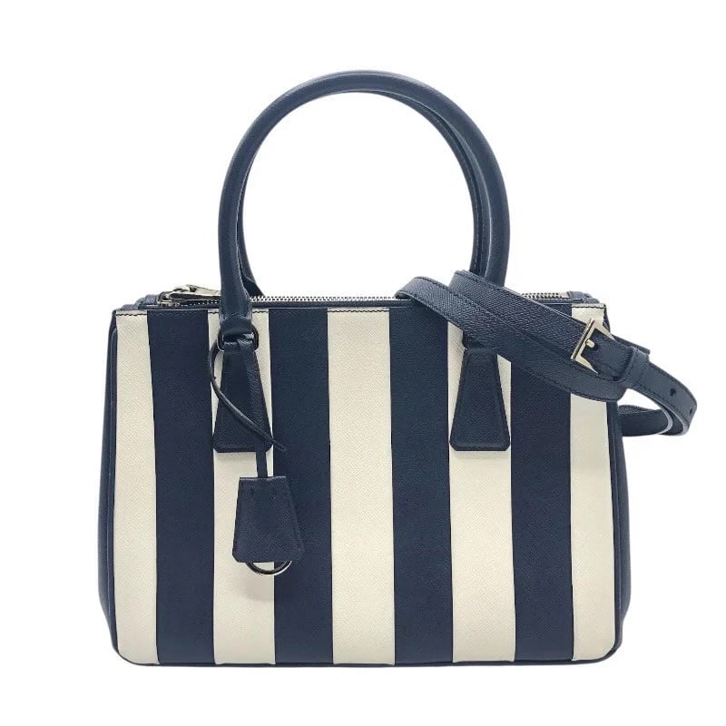 PRADA GALLERIA MEDIUM SHOULDER BAG SAFFIANO LEATHER HANDBAG: PRADA Galleria Medium Shoulder Bag Saffiano Leather Handbag Brand: PRADA Type: Handbag Material: Exterior MaterialSaffiano Leather Color: Exterior Color Navy/White Size: Dimensions: W29cm × H20cm