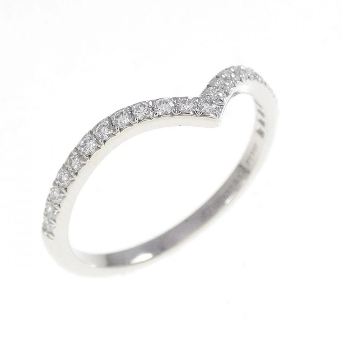 TIFFANY SOLESTE V-BAND RING: Tiffany Soleste V-Band Ring Brand: Tiffany Type: Ring Material: Platinum 950 Main Stone Natural Color: Platinum Size: 8.5 (US size) Accessories: None Accessories Notice: When purchasing