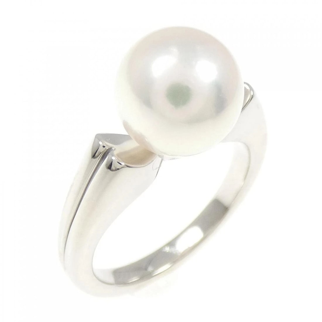 MIKIMOTO AKOYA PEARL RING: MIKIMOTO Akoya Pearl Ring Brand: MIKIMOTO Type: Ring Material: Platinum 950 Main Stone Akoya Pearl Color: Platinum Size: 3.5-4 (US size) Accessories: None Accessories Notice: When purchasing