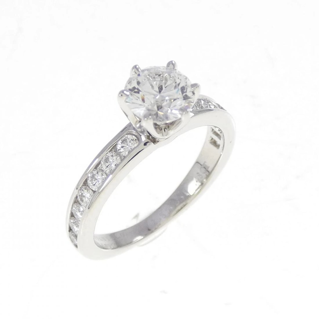 TIFFANY BEAD SETTING RING: Tiffany Bead Setting Ring Brand: Tiffany Type: Ring Material: Platinum 950 Main Stone Natural Color: Platinum Size: 2.5 (US size) Accessories: None Accessories Notice: When purchasing pre-