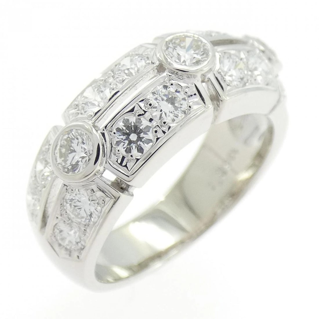 MIKIMOTO DIAMOND RING: MIKIMOTO Diamond Ring Brand: MIKIMOTO Type: Ring Material: Platinum 950 Main Stone Natural Color: Platinum Size: 6.5 (US size) Accessories: None Accessories Notice: When purchasing pre-owned