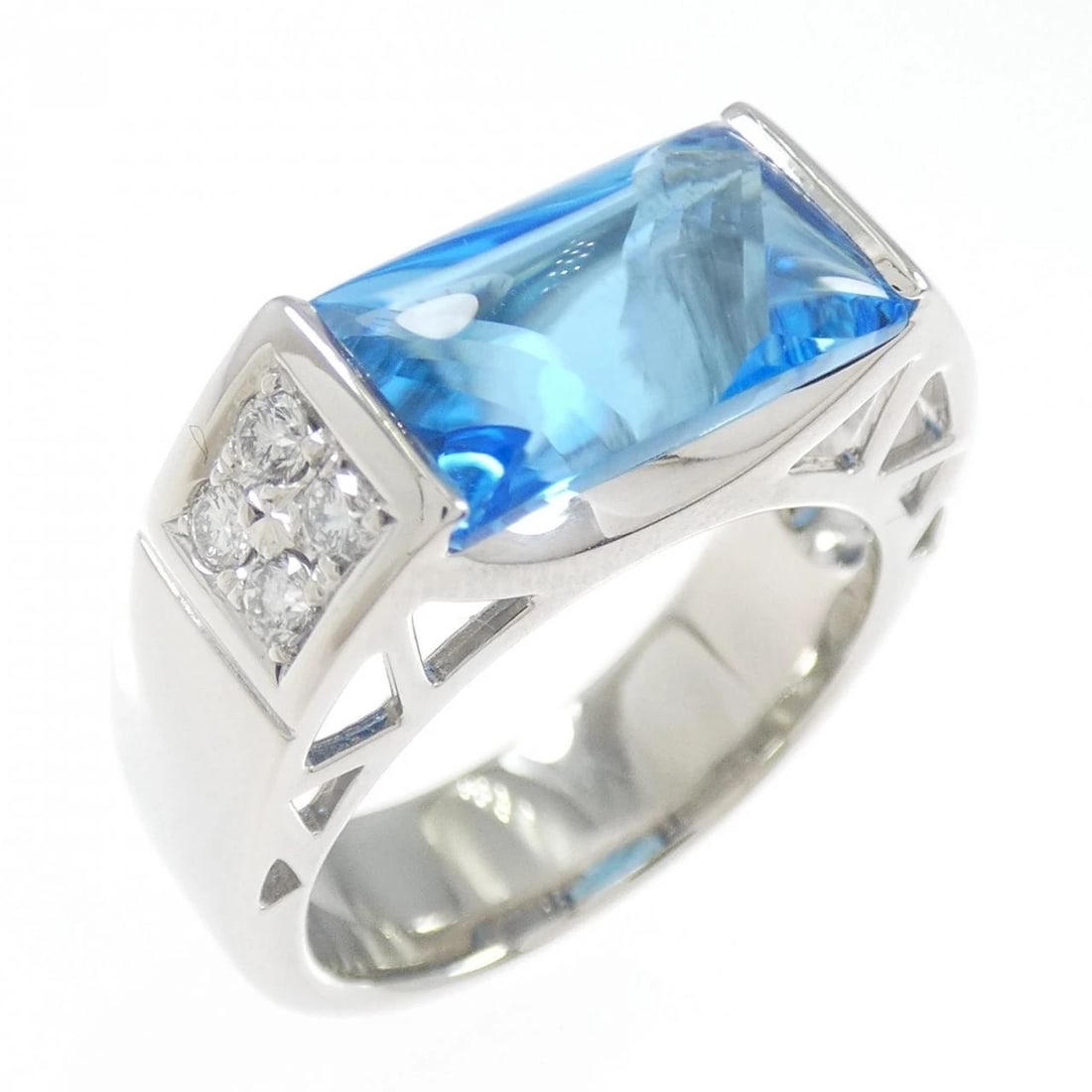 TASAKI BLUE TOPAZ RING (1 of 4)