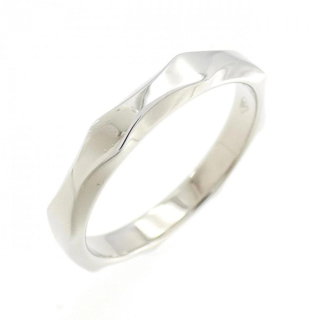 BVLGARI INFINITO RING: BVLGARI INFINITO Ring Brand: BVLGARI Type: Ring Material: Platinum 950 Color: Platinum Size: 8 (US size) Accessories: None Accessories Notice: When purchasing pre-owned goods, please refer to