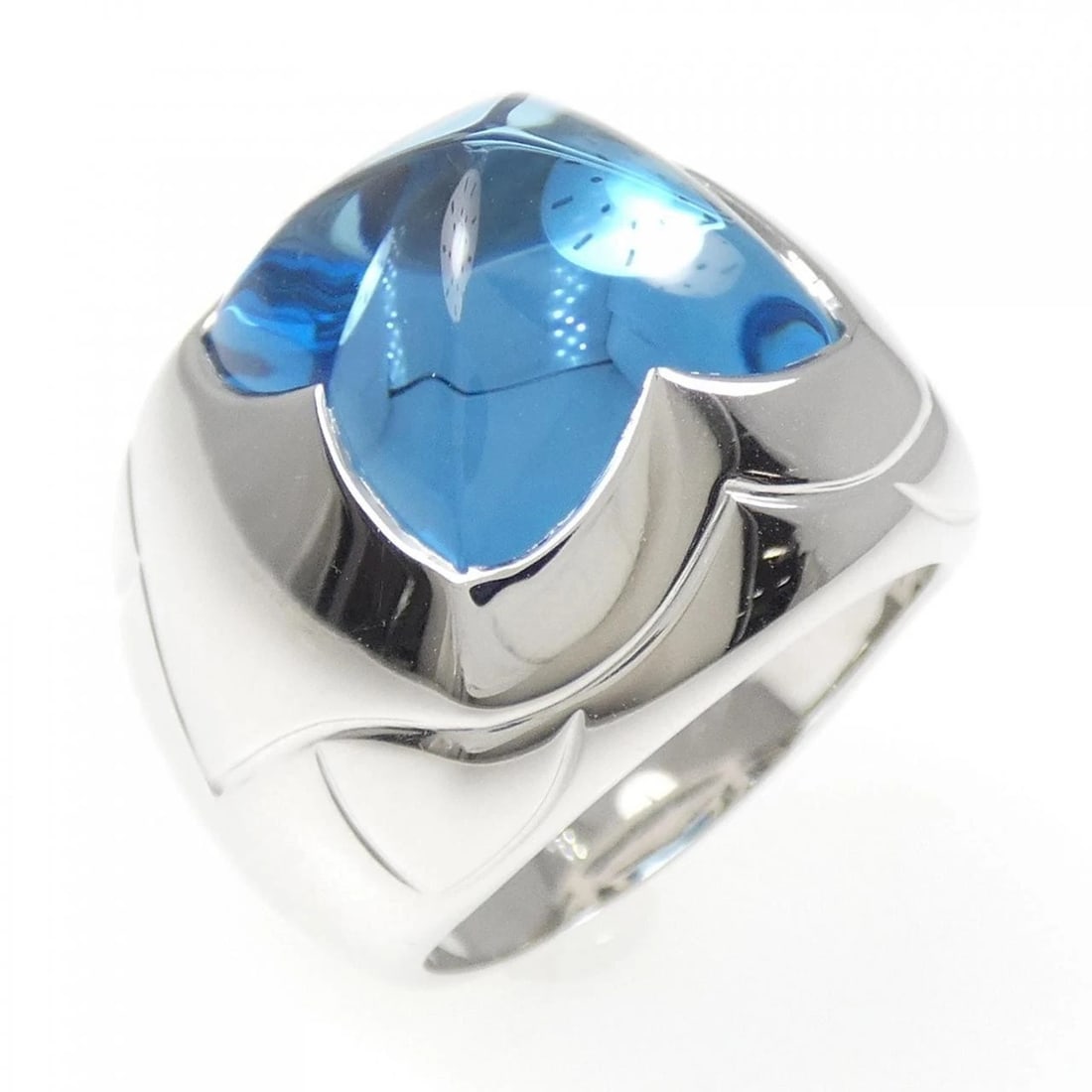 BVLGARI PIRAMIDE RING: Bvlgari Piramide Ring Brand: BVLGARI Type: Ring Material: 750 White Gold Color: White Gold Size: 6 (US size) Accessories: None Accessories Notice: When purchasing pre-owned goods, please