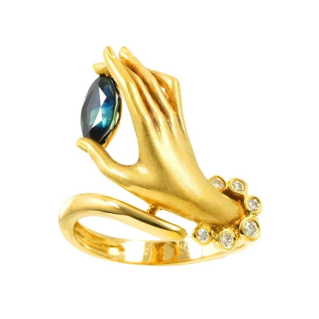 CARRERA Y CARRERA SAPPHIRE DIAMOND RING: Carrera y Carrera Sapphire Diamond Ring Brand: Carrera y Carrera Type: Ring Material: 18K Yellow Gold Main Stone Sapphire Color: Yellow Gold Size: 5.75-6(US) Accessories: None Accessories