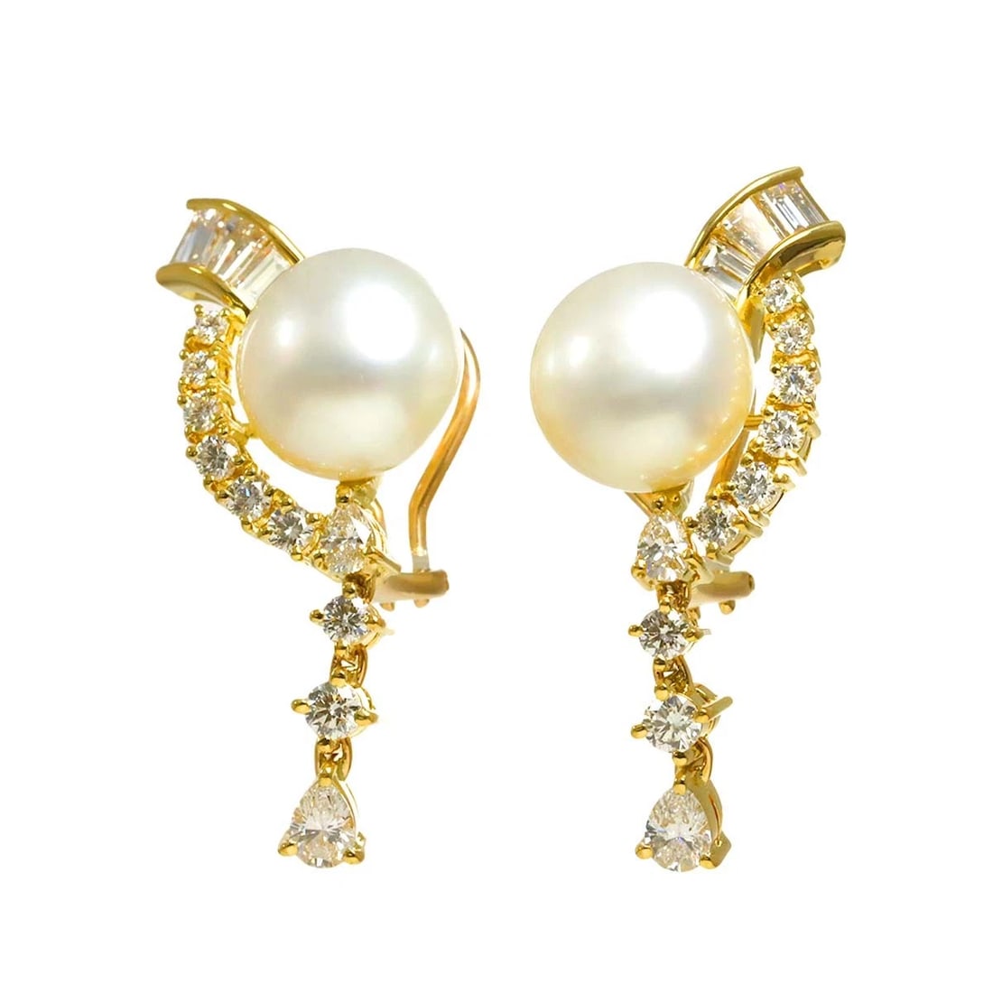 MIKIMOTO SOUTH SEA PEARL DIAMOND EARRINGS 18K YG 750: MIKIMOTO South Sea pearl Diamond Earrings 18K YG 750 Brand: MIKIMOTO Type: Earrings Material: 18K Yellow Gold Main Stone South Sea Pearl Color: Yellow Gold Size: W15 x H36.8mm Accessories: None