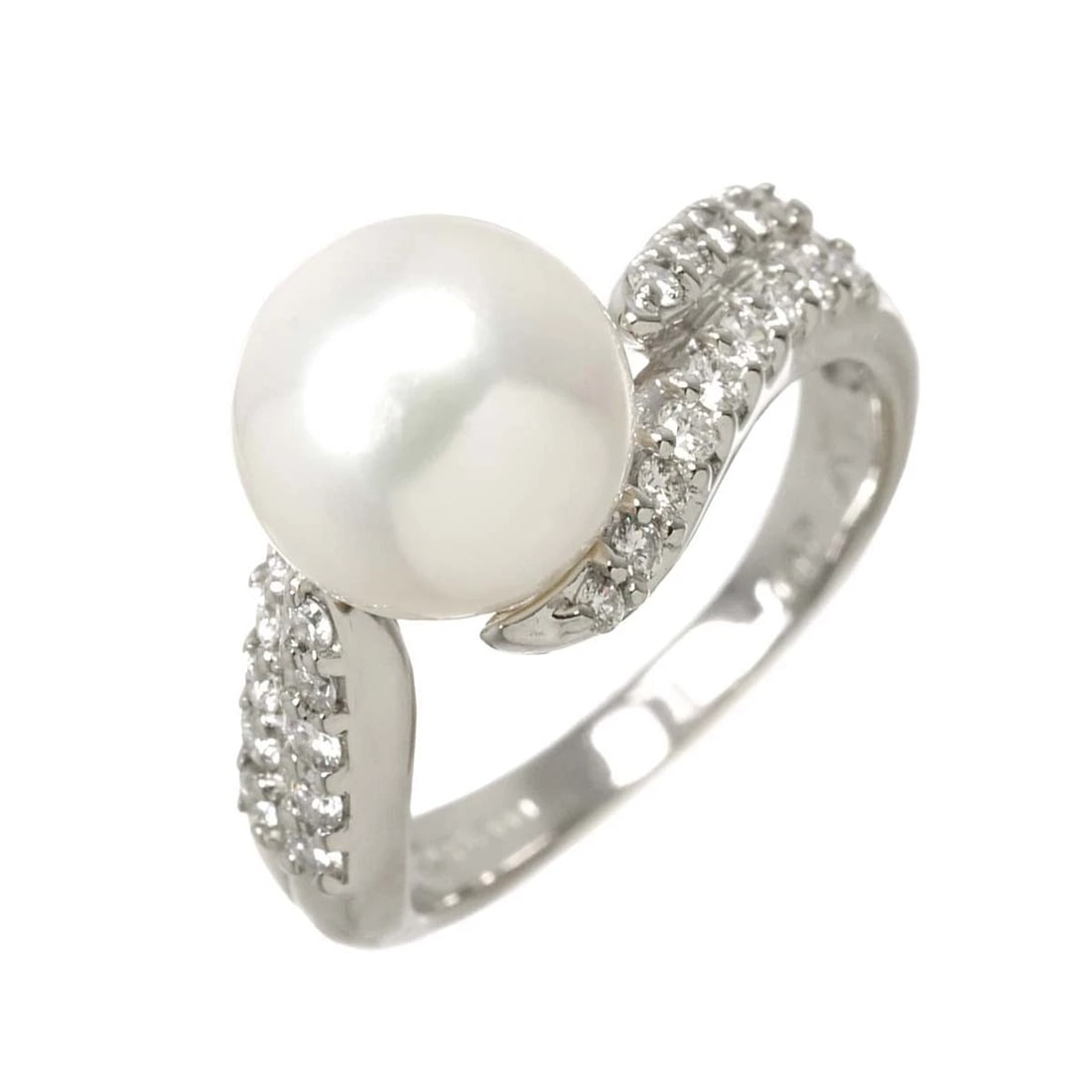 TSASAKI AKOYA PEARL DIAMOND RING: TSASAKI Akoya Pearl Diamond Ring Brand: TASAKI Type: Ring Material: Pt Platinum Main Stone Akoya Pearl Color: Platinum Size: 5.25(US) Accessories: None Accessories Notice: When purchasing
