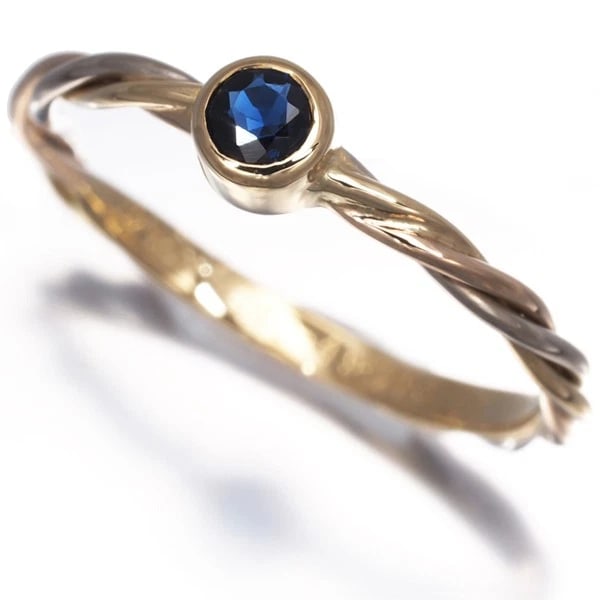 CARTIER RING SAPPHIRE TWIST 3COLOR: Cartier Ring Sapphire Twist 3color Brand: Cartier Type: Ring Material: Metal Multi-Tone Gold Main Stone Natural Sapphire Color: Multi-Tone Gold Sapphire Size: US5 Accessories: None Accessories