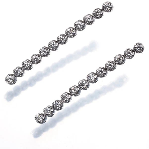 DIAMOND DROP EARRINGS 18K 750 WHITE GOLD: Diamond Drop Earrings 18K 750 White Gold Brand: Unbranded Type: Earrings Material: Metal White Gold Main Stone Natural Color: White Gold Size: Design size: 29.0 x 2.4mm Accessories: None