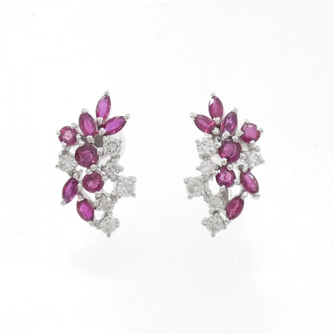 TASAKI RUBY EARRINGS: TASAKI Ruby Earrings Brand: TASAKI Type: Earrings Material: Platinum 900 Main Stone Natural Color: Platinum Size: HxW: 19.8mmx10.8mm Accessories: None Accessories Notice: When purchasing p