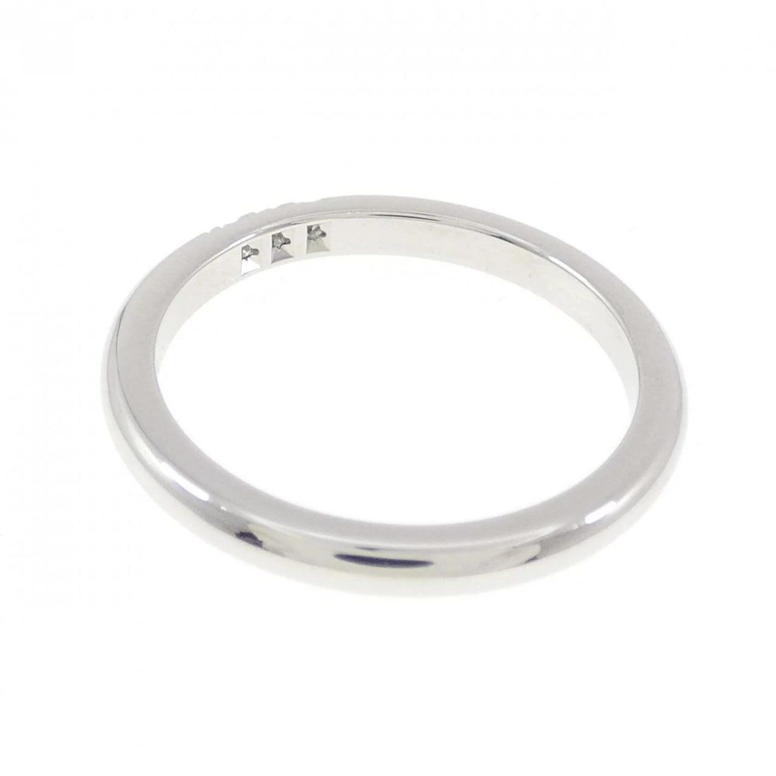 TIFFANY & CO. BAND RING: Tiffany & Co. band Ring Brand: Tiffany Type: Ring Material: Platinum 950 Main Stone Natural Color: Platinum Size: 4.5-5 (US size) Accessories: None Accessories Notice: When purchasing