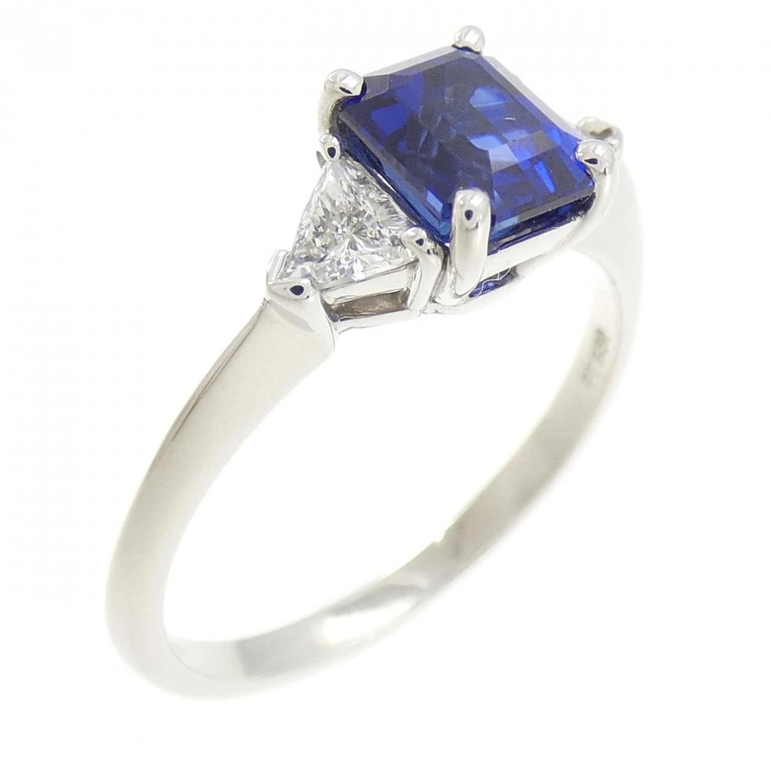 TIFFANY SAPPHIRE RING: Tiffany Sapphire Ring Brand: Tiffany Type: Ring Material: Platinum 950 Main Stone Sapphire Color: Platinum Size: 6.5-7 (US size) Accessories: None Accessories Notice: When purchasing