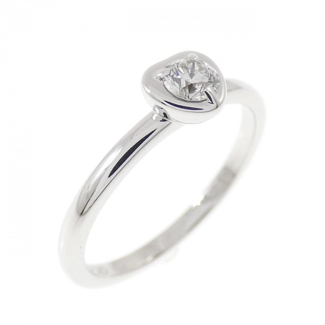 CARTIER DIAMANT LEGER RING: Cartier Diamant Leger Ring Brand: Cartier Type: Ring Material: 750 White Gold Main Stone Natural Color: White Gold Size: 5 (US size) Accessories: None Accessories Notice: When purchasing p