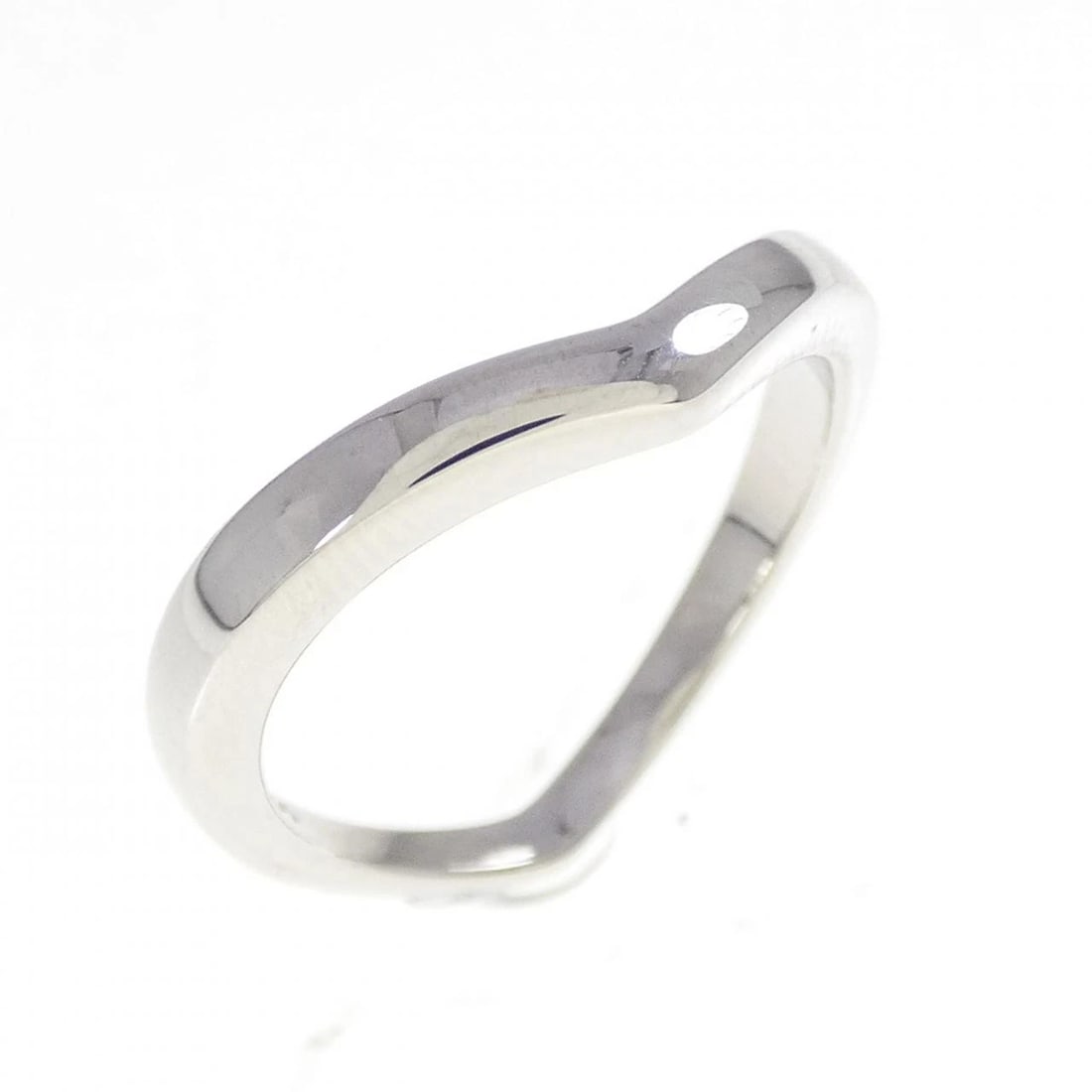 TIFFANY PT950 RING: Tiffany PT950 Ring Brand: Tiffany Type: Ring Material: Platinum 950 Color: Platinum Size: 4-4.5 (US size) Accessories: None Accessories Notice: When purchasing pre-owned goods, please refer