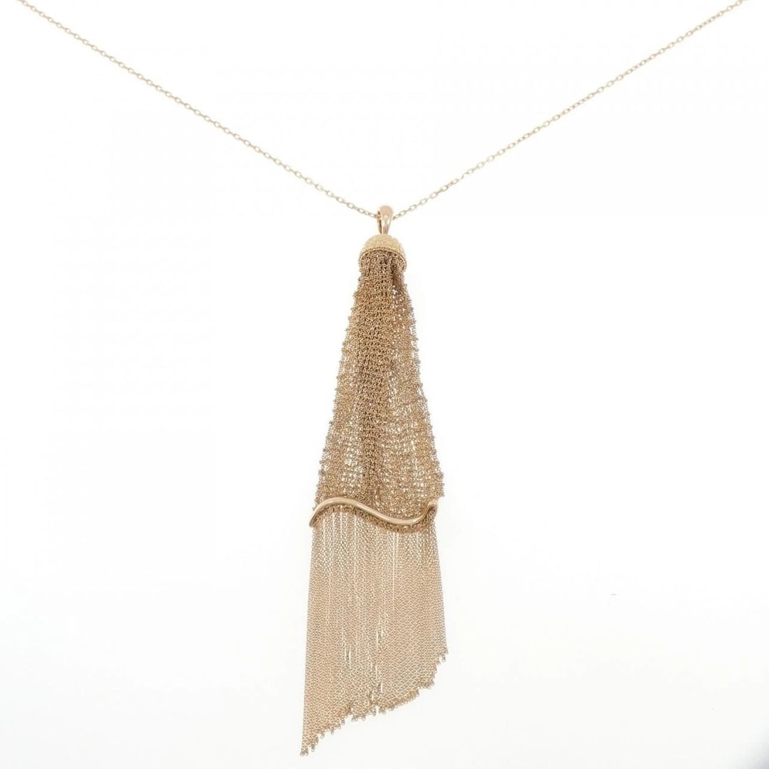 BOUCHERON DELILAH NECKLACE: Boucheron Delilah Necklace Brand: Boucheron Type: Necklace Material: 750 Pink Gold Color: Pink Gold Size: 55-58cmActualSize Pendant top H x W: 140.0mmx29.3mm Chain Max. W: 1.2mm Accessories: