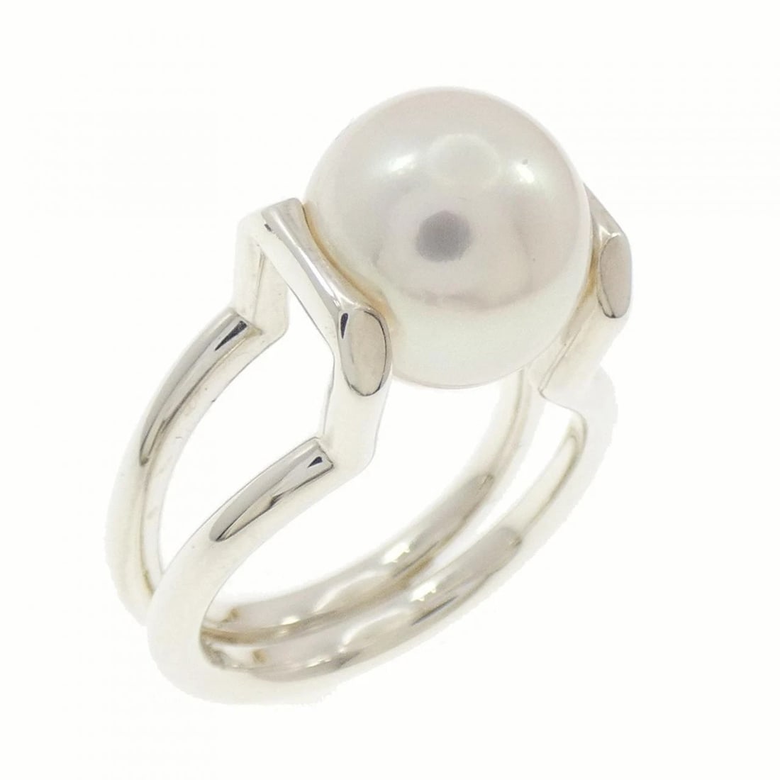 TIFFANY HARDWARE RING: Tiffany Hardware Ring Brand: Tiffany Type: Ring Material: 925 Silver Main Stone Freshwater Pearl Color: Silver Size: 4.5-5 (US size) Accessories: None Accessories Notice: When purchasing