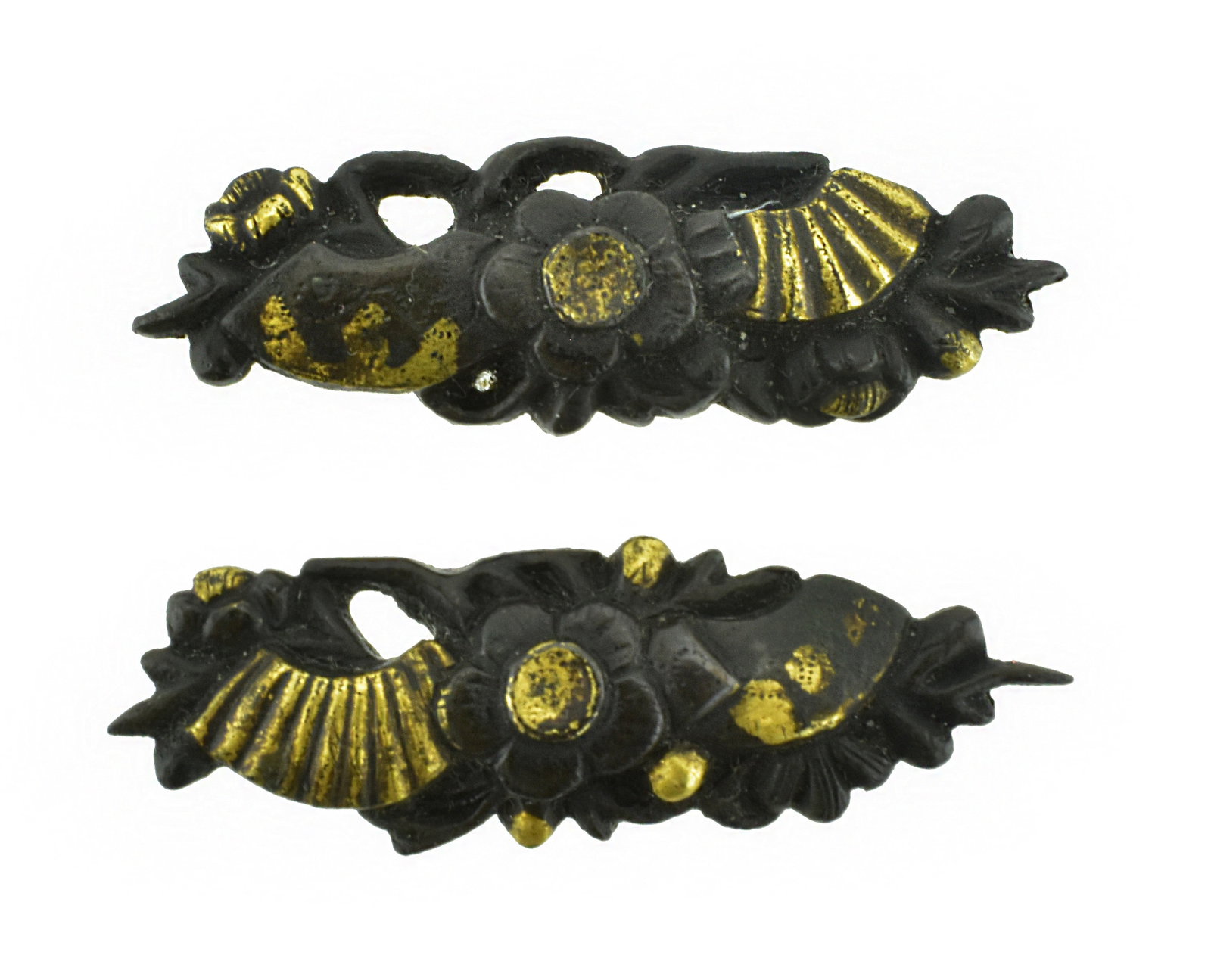 AUTHENTIC JAPANESE MENUKI: Authentic Japanese Menuki Description: Authentic Japanese Menuki. Size: None Accessories: None Accessories Notice: When purchasing pre-owned goods, please refer to the photos of the items to