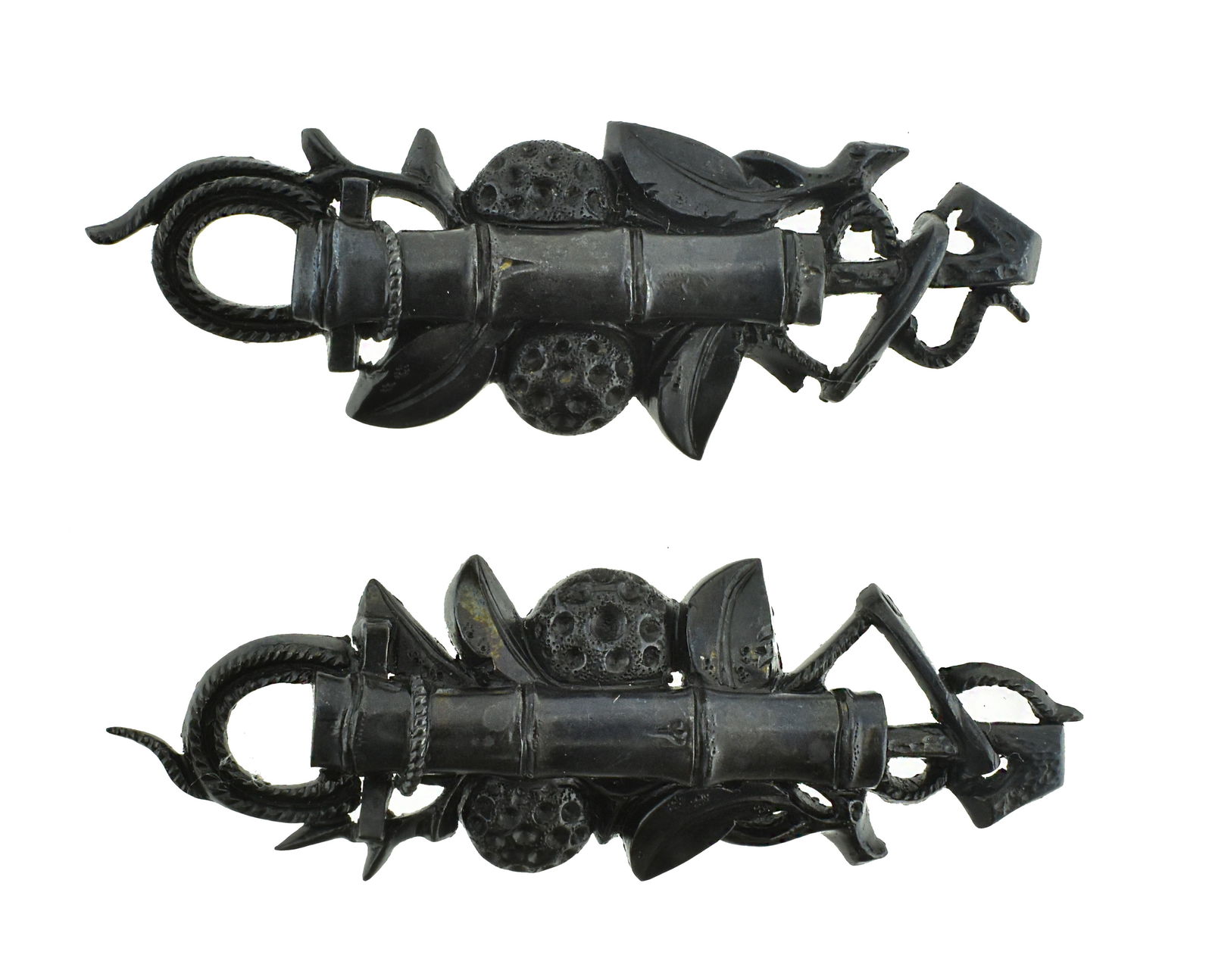 AUTHENTIC JAPANESE MENUKI: Authentic Japanese Menuki Description: Authentic Japanese Menuki Size: None Accessories: None Accessories Notice: When purchasing pre-owned goods, please refer to the photos of the items to